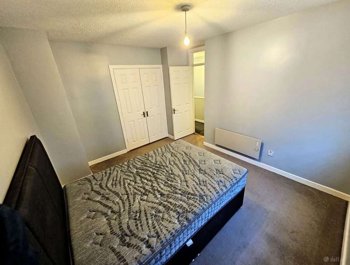 Double Mattress 4ft 6 Leaba Comfort Exc condition - Image 2