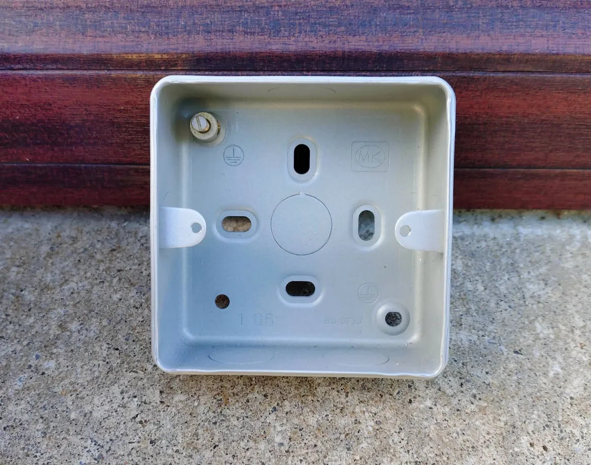 3 boxes of MK clad back boxes (k3591alm) new. - Image 4