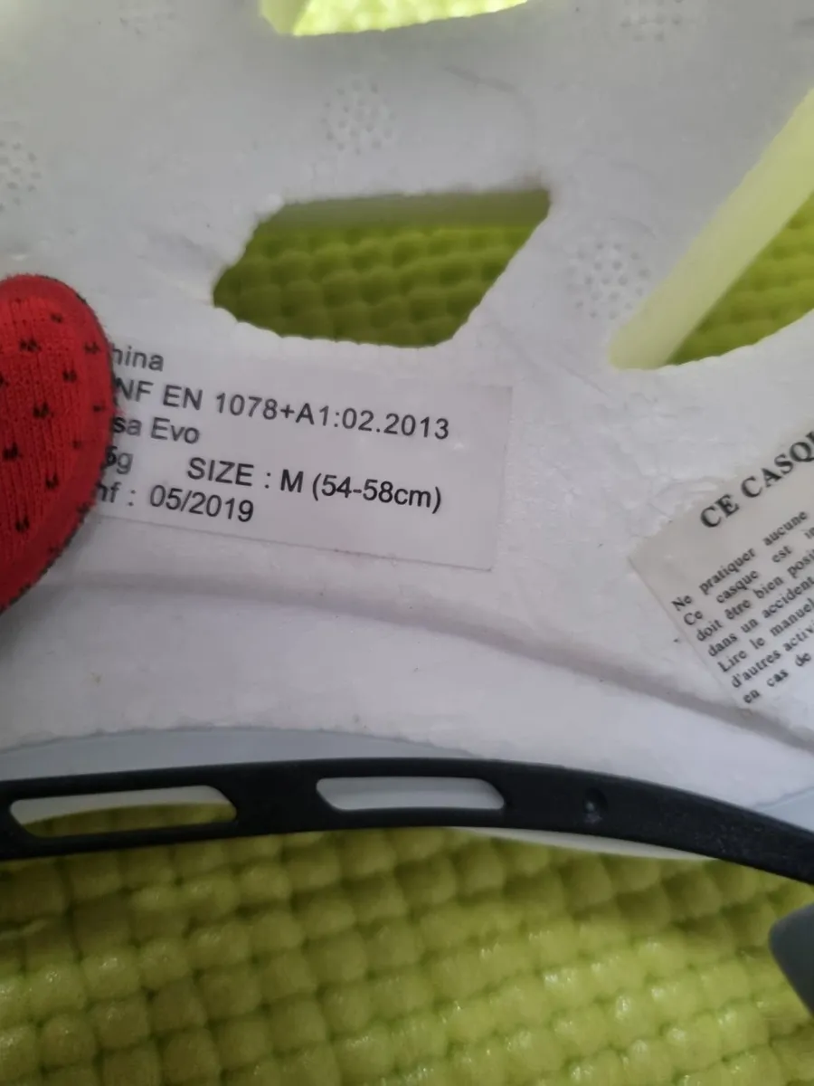 Cycling helmet  New - Image 3