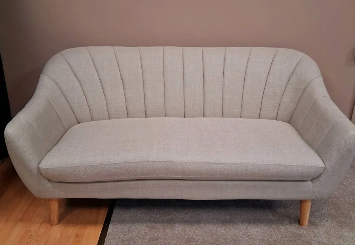 Sofa,smart tv Samsung,bar stool - Image 1