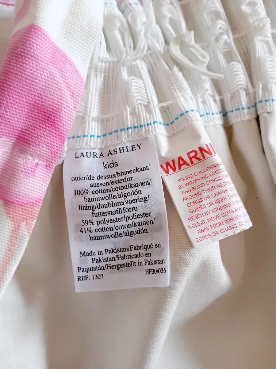 Bedroom Curtains 66" x 72" - Image 4