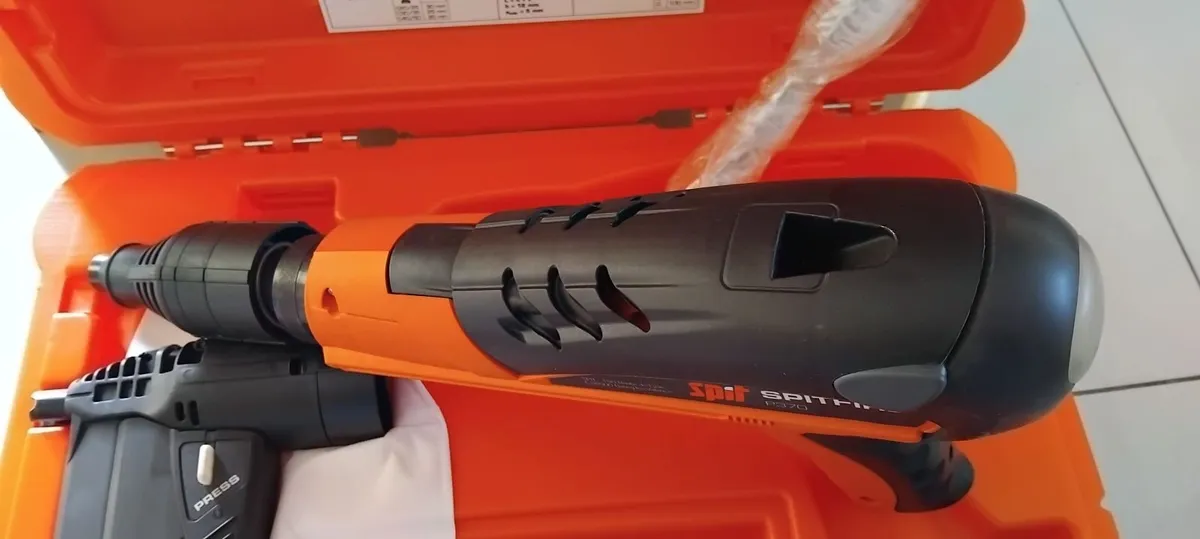 Spit P370 Steel Nail Gun - Image 3
