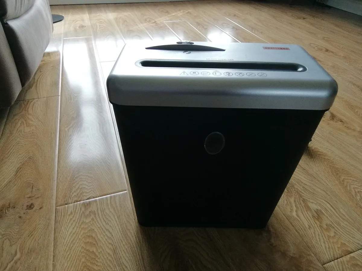 Paper shredder - Image 1