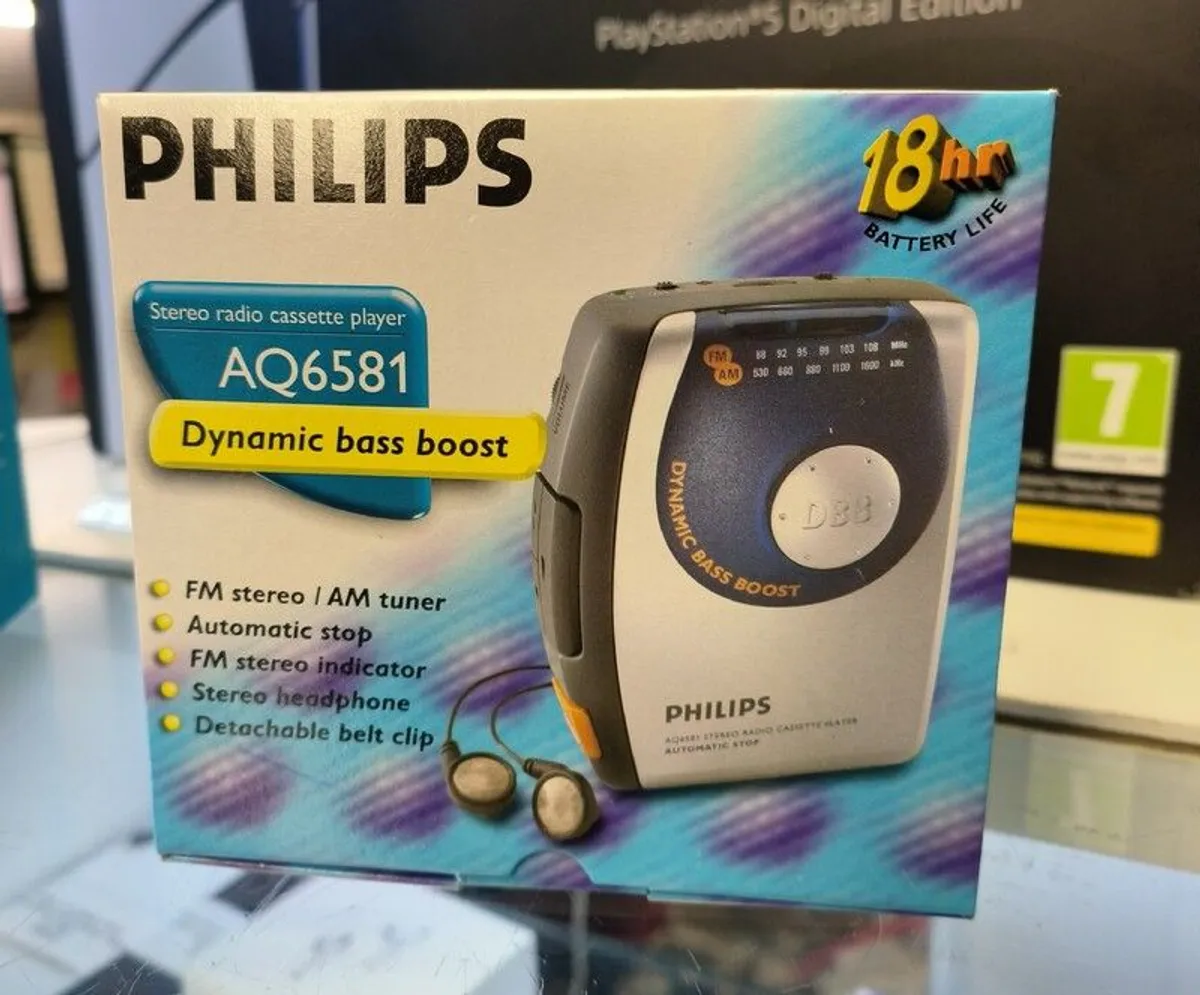 Philips AQ6581 Stereo Radio Cassette Player Walkman Dynamic Bass Boost (New) - Image 4