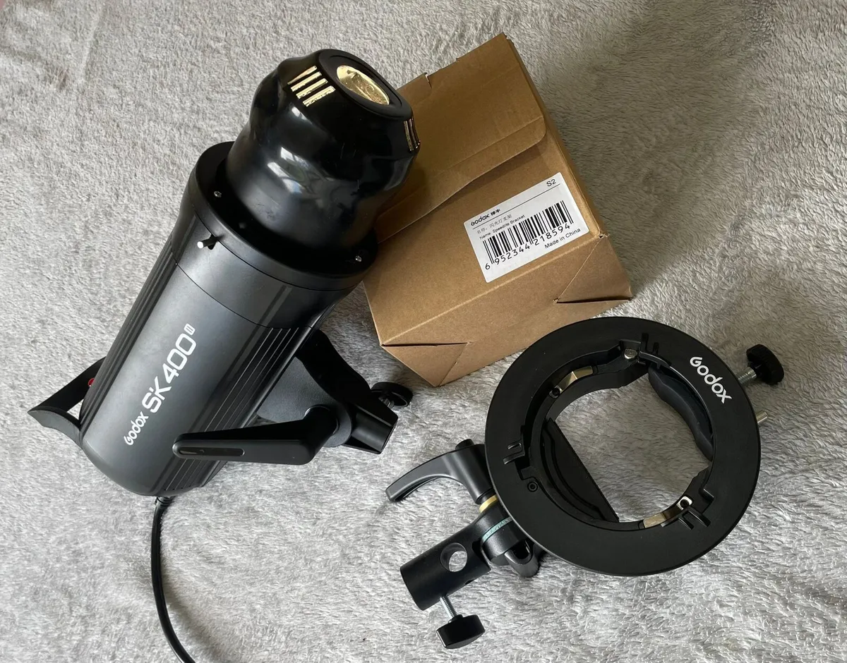 Godox sk400ii flash strobe light with the bracket - Image 1