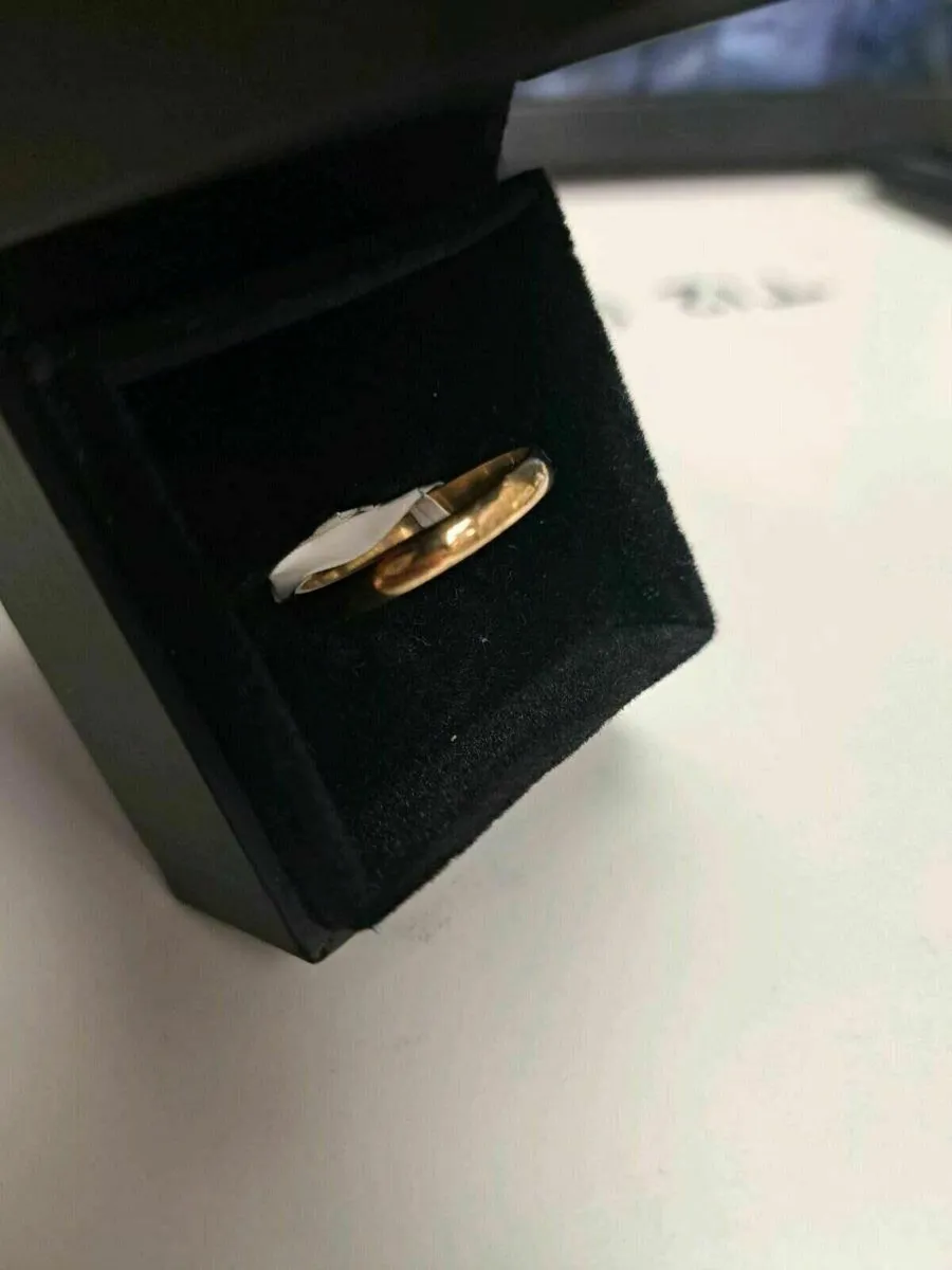 9ct Gold Wedding Band 9k - Image 1