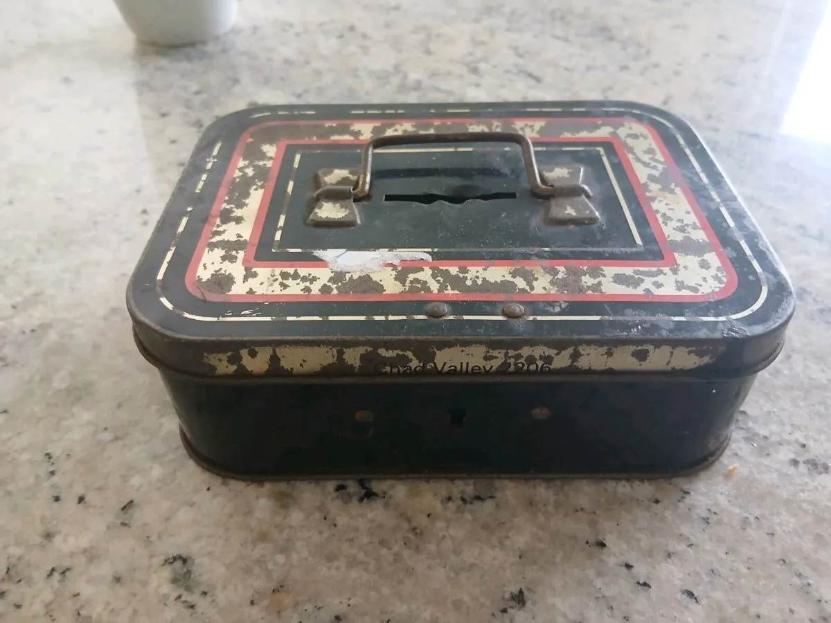 Money box - Image 1