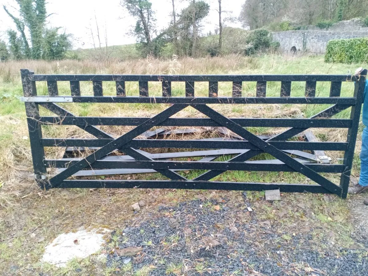 2 wooden farm entrance gates - Image 1