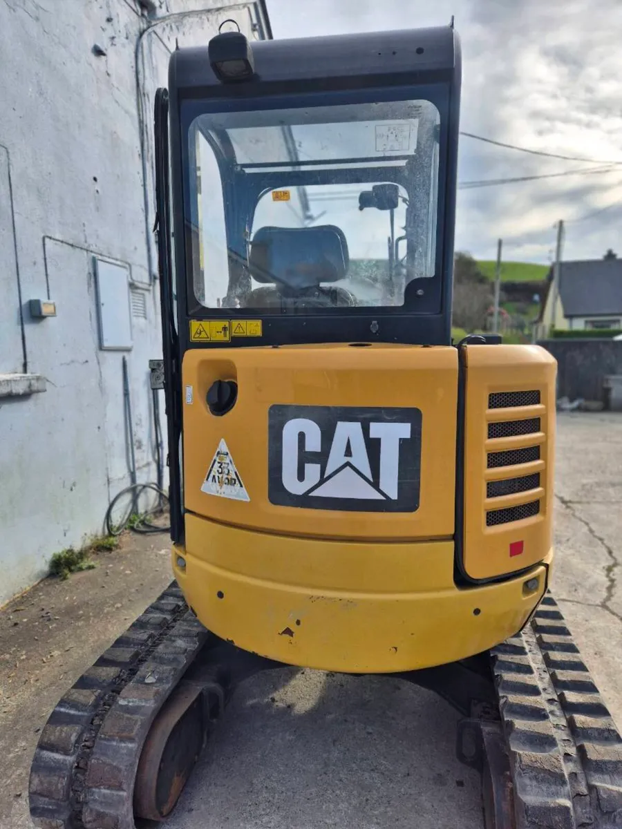 Cat mini digger 3tn - Image 2