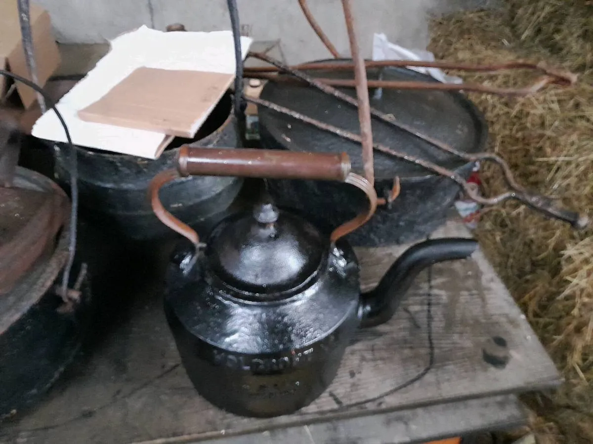 Pots and kettles - Image 1