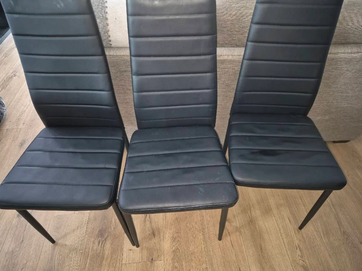 Table and 3 chairs - Image 2