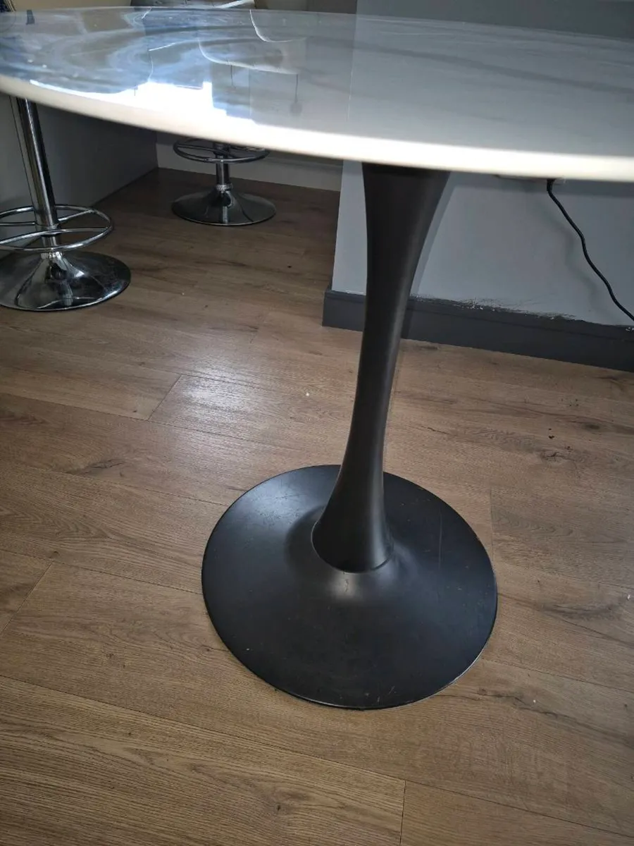 Table and 3 chairs - Image 3