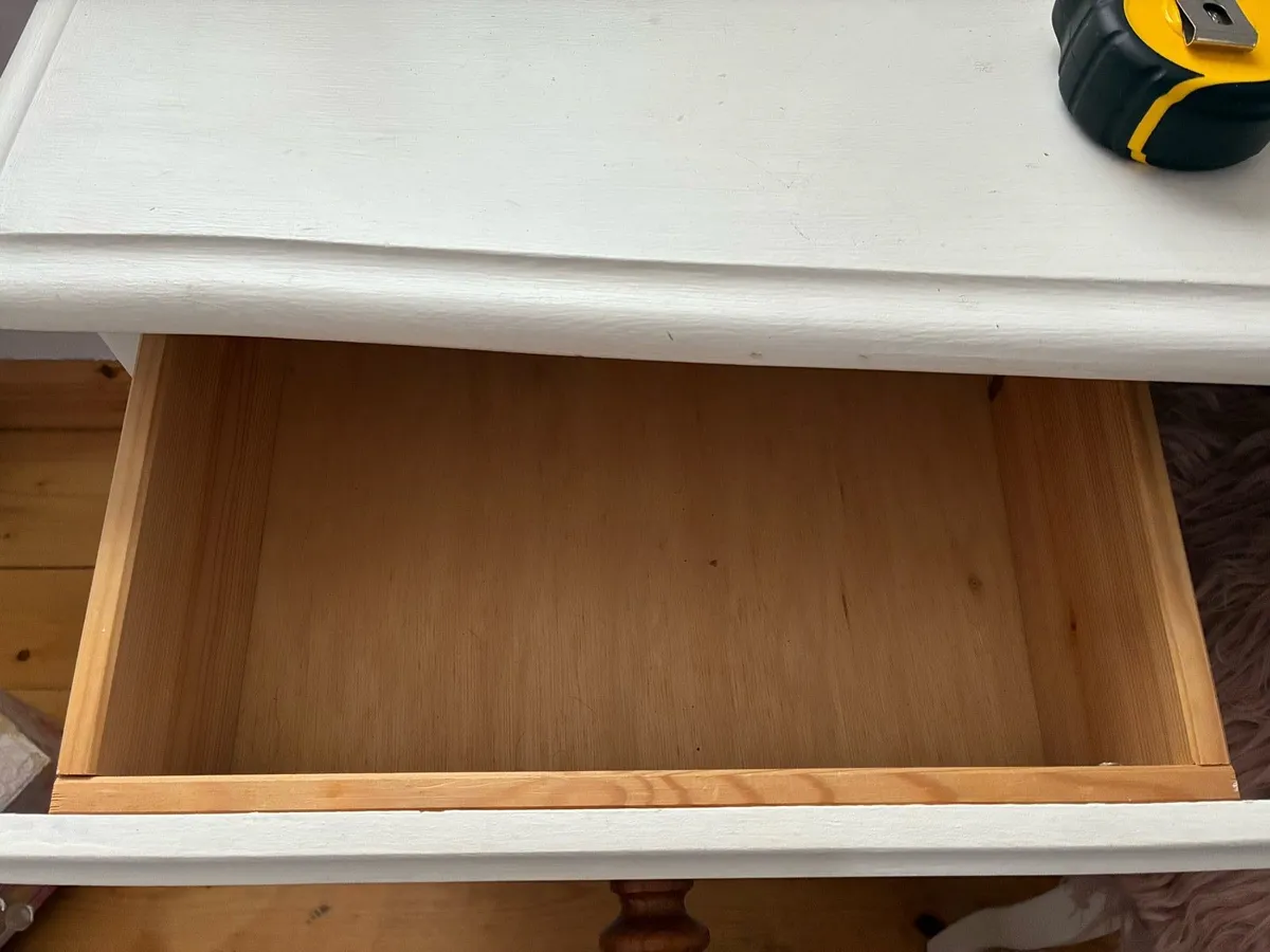 Make up table - Image 3