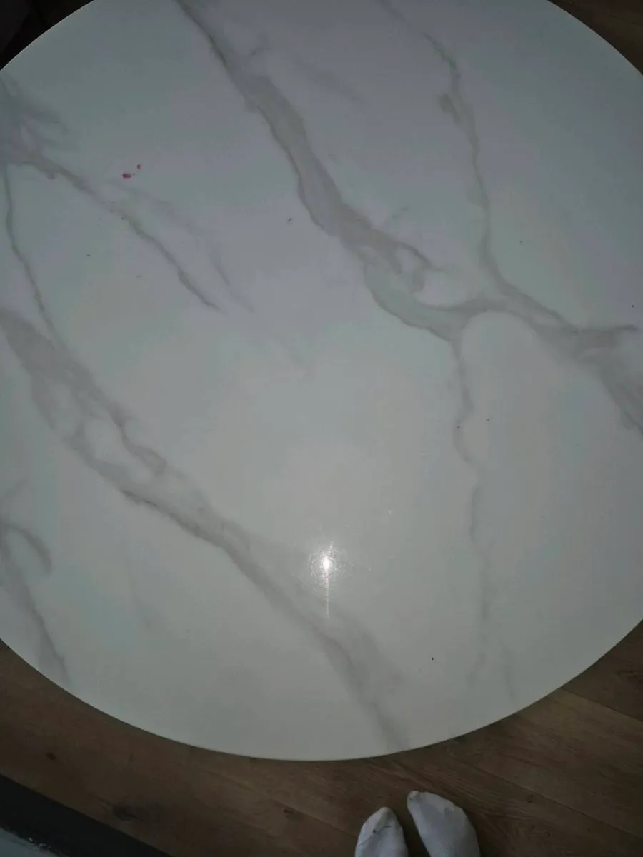 Table and 3 chairs - Image 4