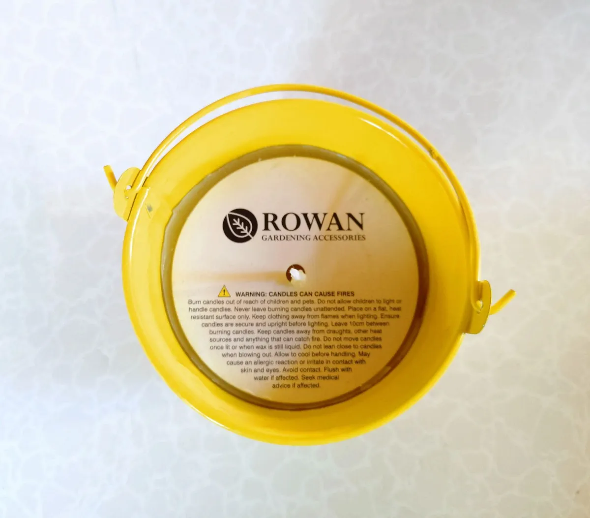 SMALL CANDLE IN YELLOW TIN BUCKET (NEW). - Image 3