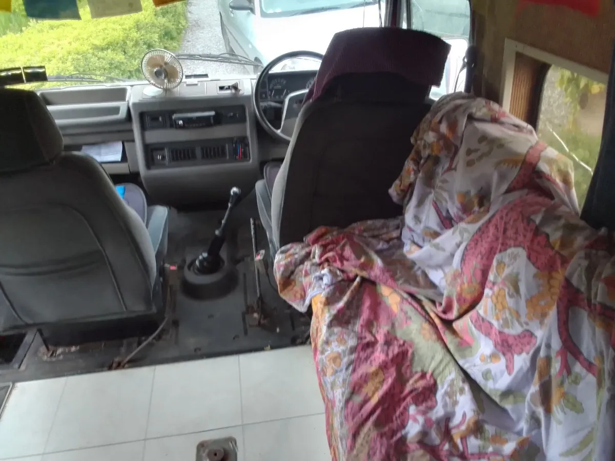 Vintage camper - Image 3