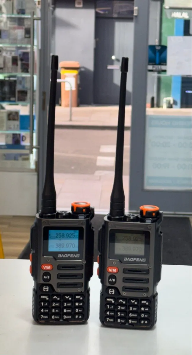 Walkie Talkie Walkie Talkie walkie talkie Walkie