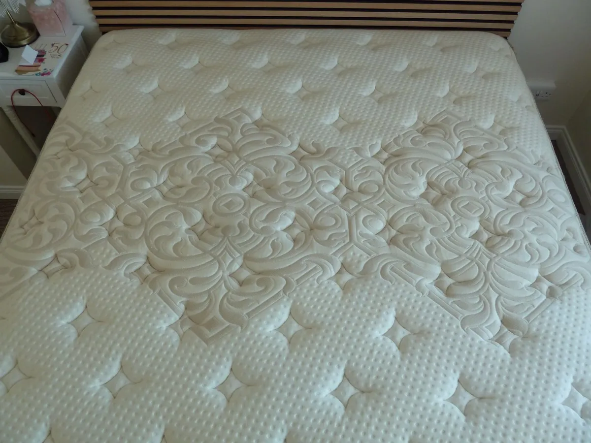 Luxury SuperKing Orion Gold Divan Bed Set - Image 1