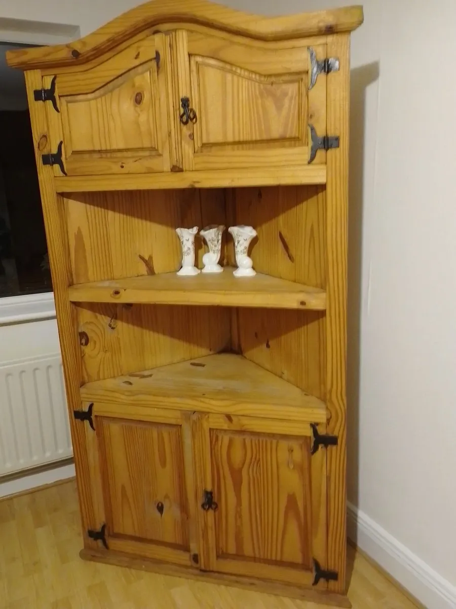 VINTAGE MEXICAN PINE DISPLAY CORNER UNIT. - Image 1