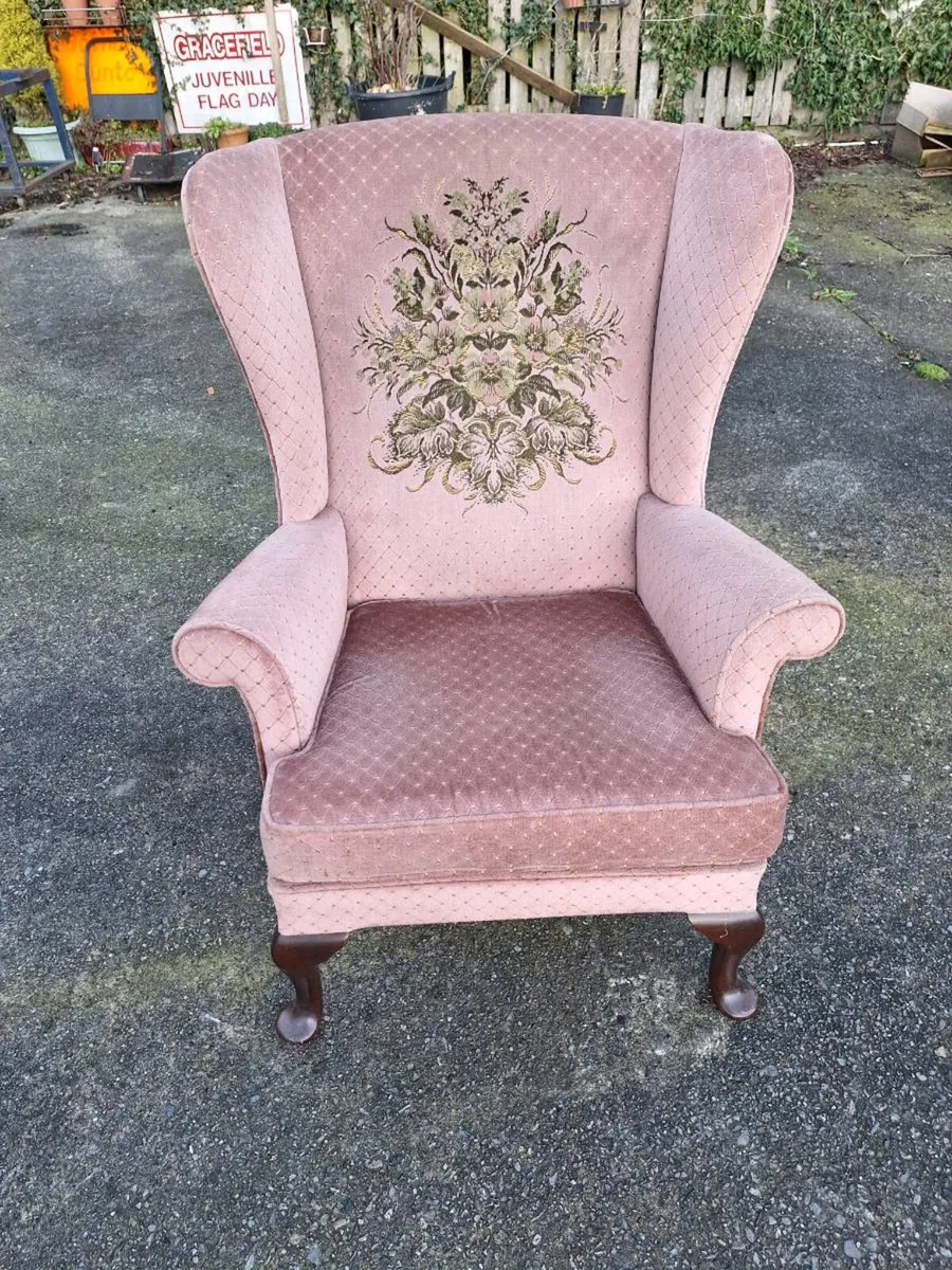 Beautiful Parker Knoll winged back armchair - Image 1