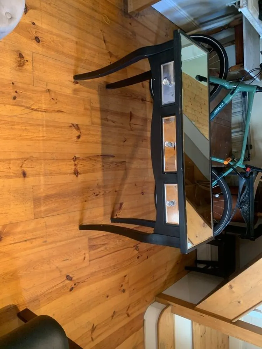 dressing table - Image 1