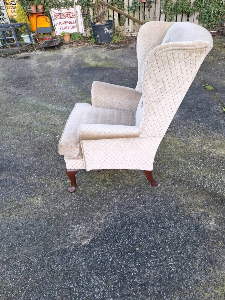 Beautiful Parker Knoll winged back armchair - Image 3