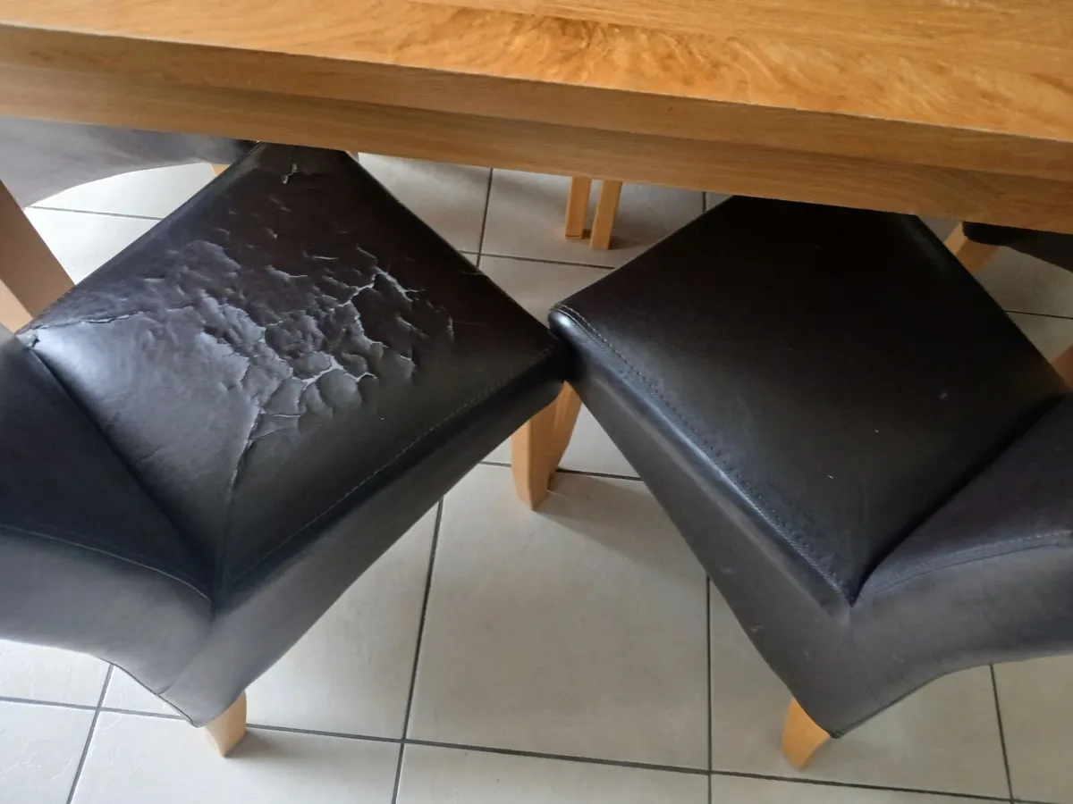 Kitchen table and chairs - Image 2