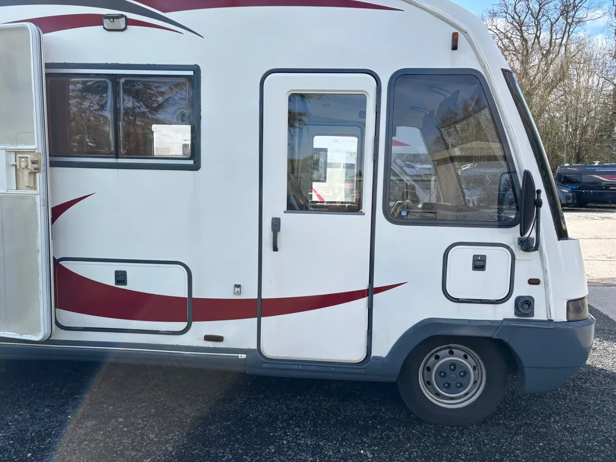 EURAMOBIL TAG-AXLE 7  GARAGE C1 LICENCE TRADE SALE - Image 3