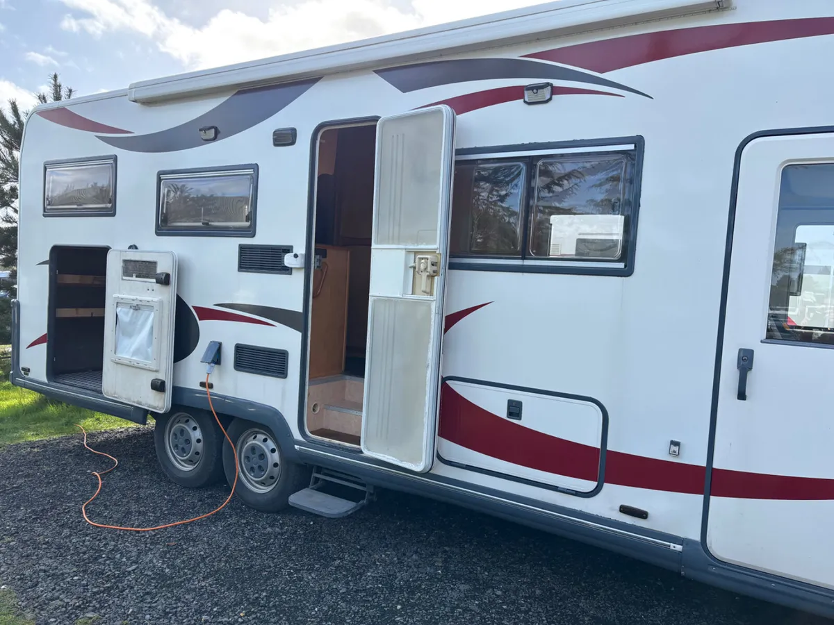 EURAMOBIL TAG-AXLE 7  GARAGE C1 LICENCE TRADE SALE - Image 2