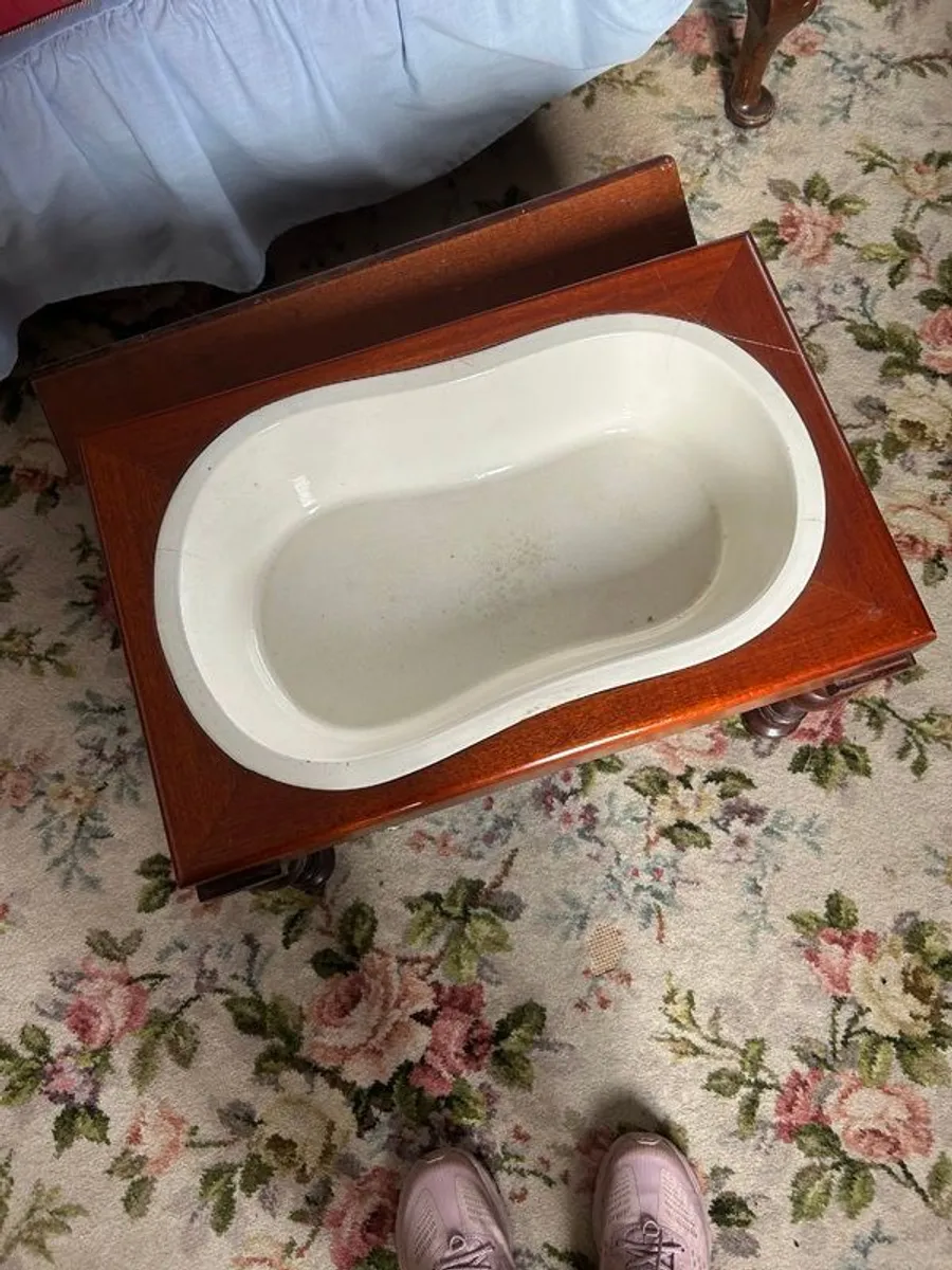Victorian Mahogany table porcelain baby bath/bidet - Image 2