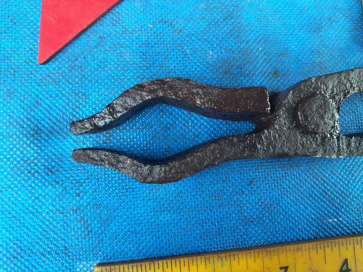 Blacksmiths Pickup Tongs - Image 2
