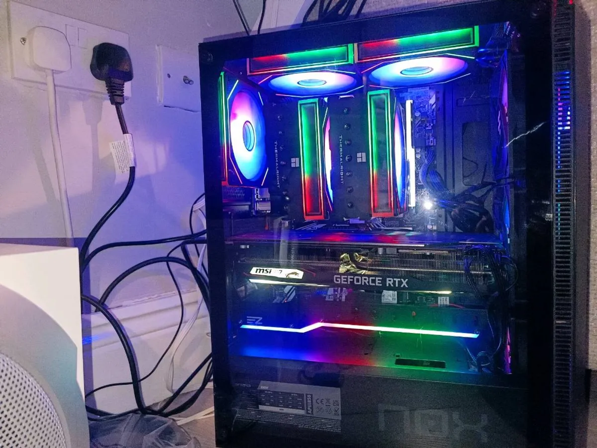 Full Pc 2x Monitors 22"Full- HD
Keyboard Mouse All - Image 1