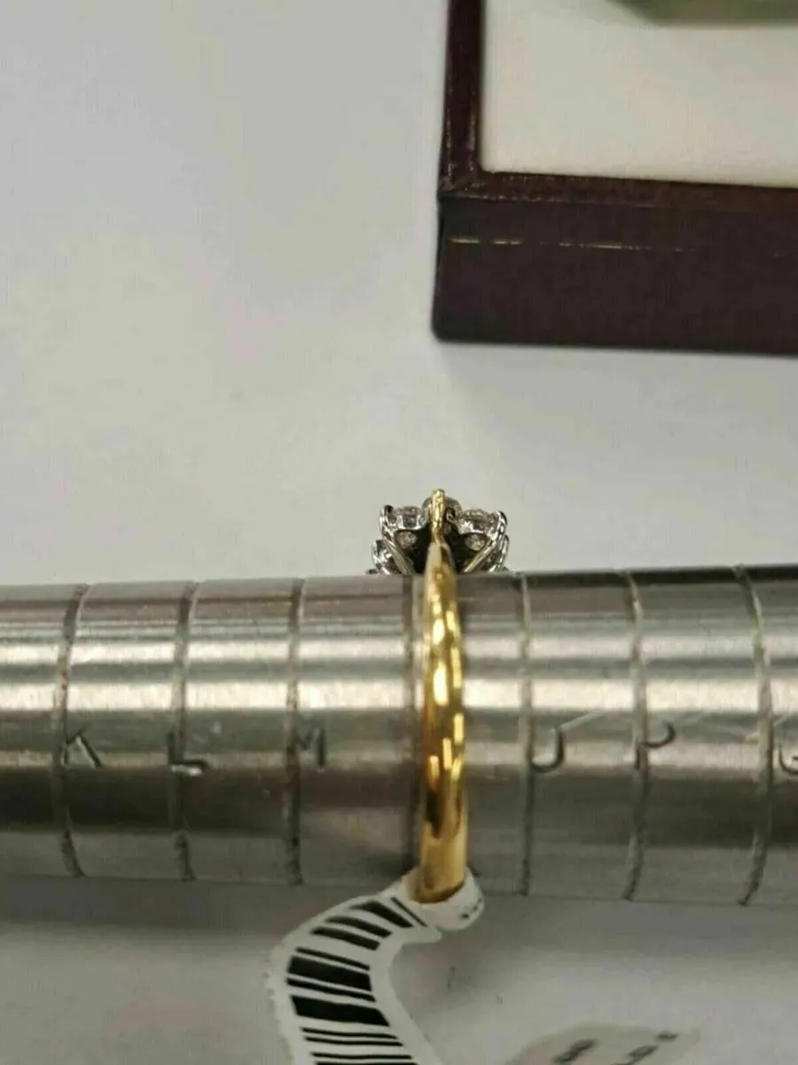 18k Diamond and sapphire ring 18CT - Image 2