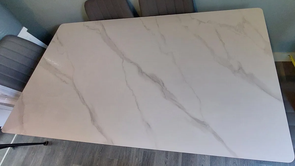 Dining table and 6 Chairs - Image 2