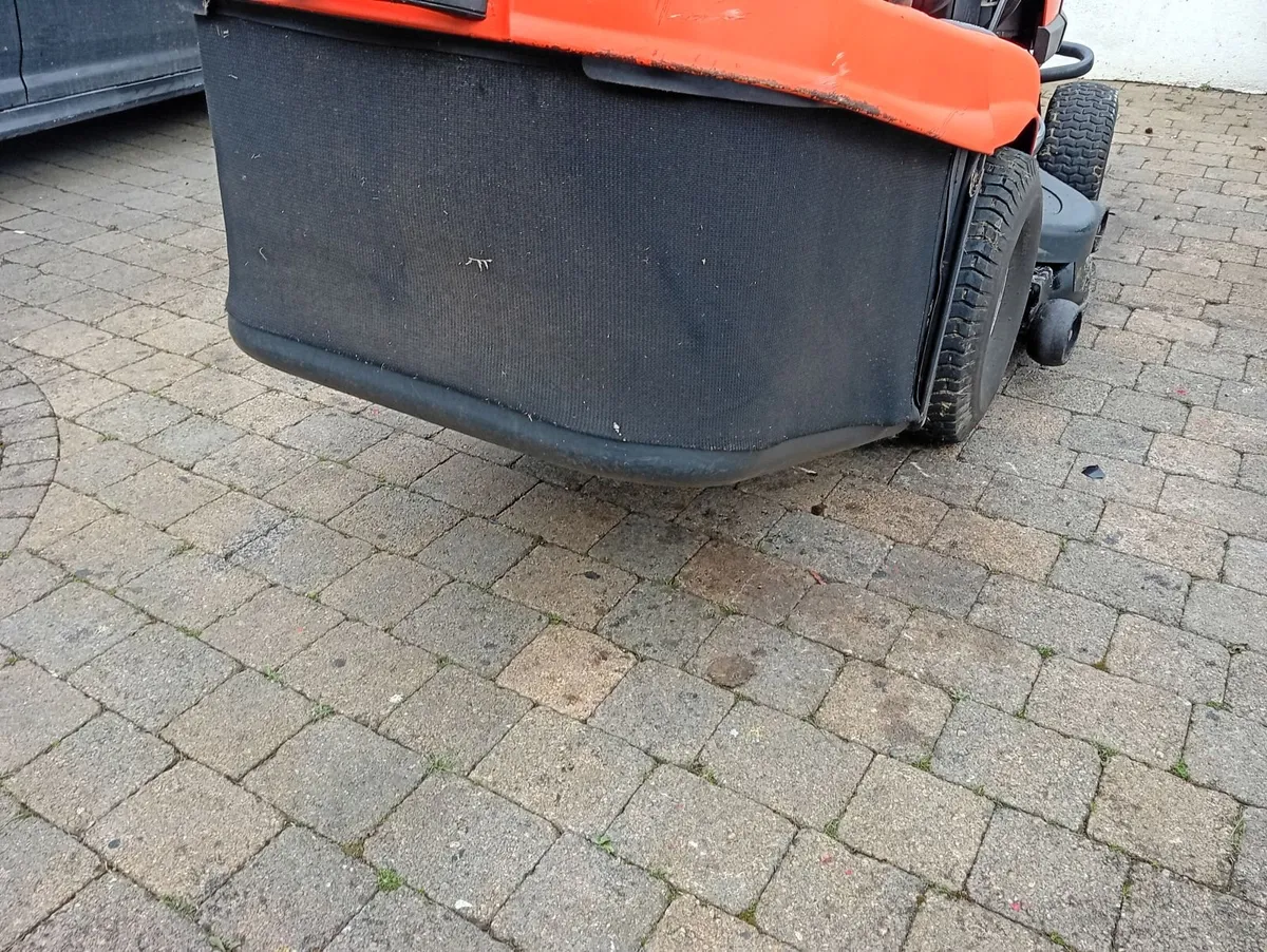 Husqvarna ride on lawnmower - Image 4