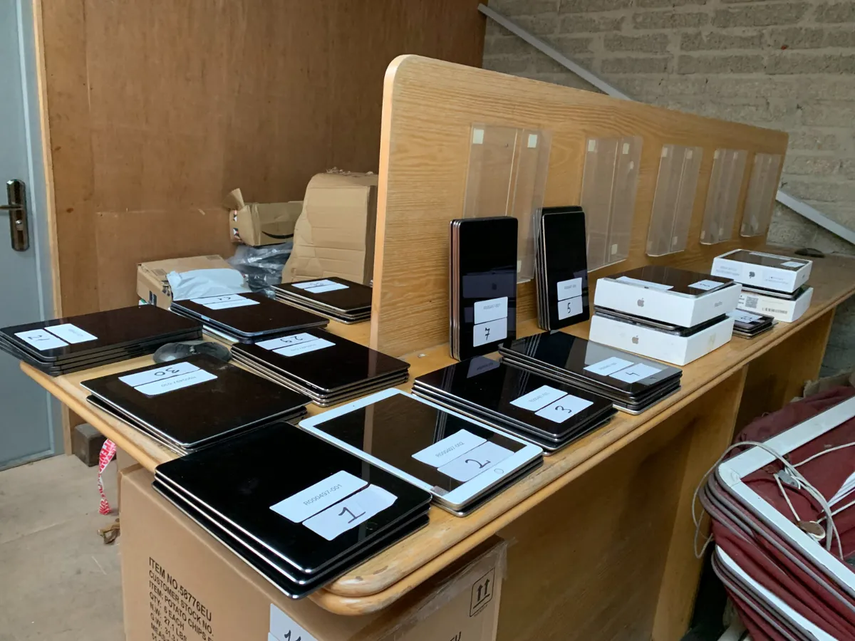 MASSIVE UNRESERVED APPLE IPAD AUCTION - NAAS - Image 1