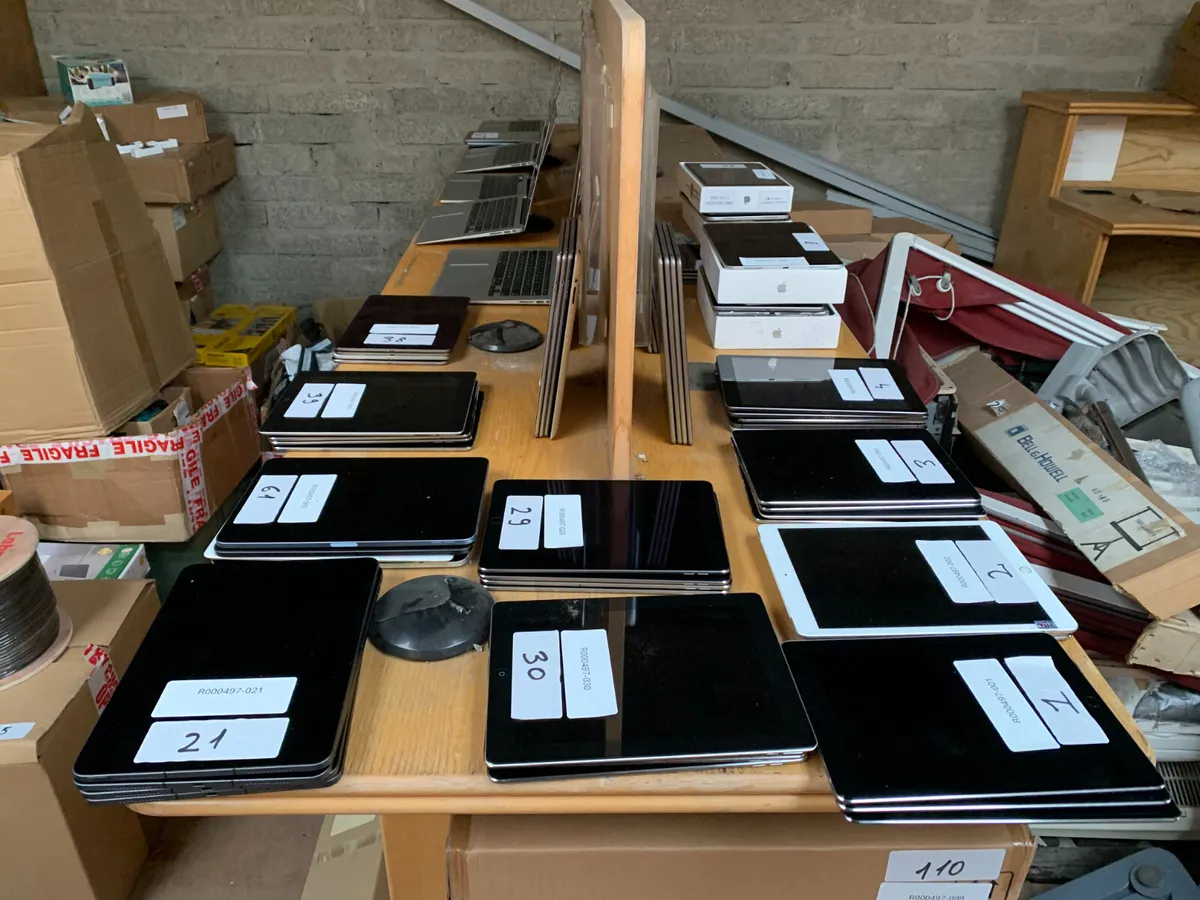 MASSIVE UNRESERVED APPLE IPAD AUCTION - NAAS - Image 2