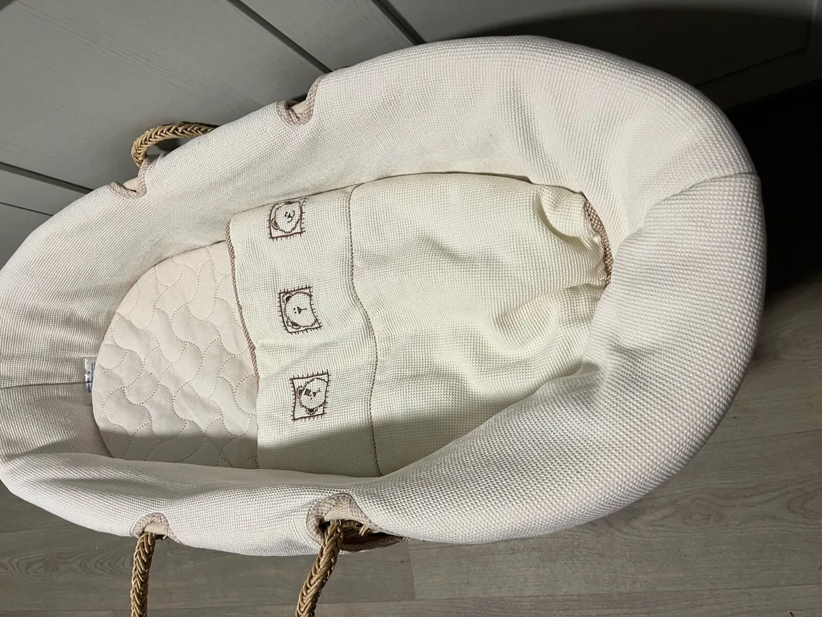 Moses basket and stand - Image 1
