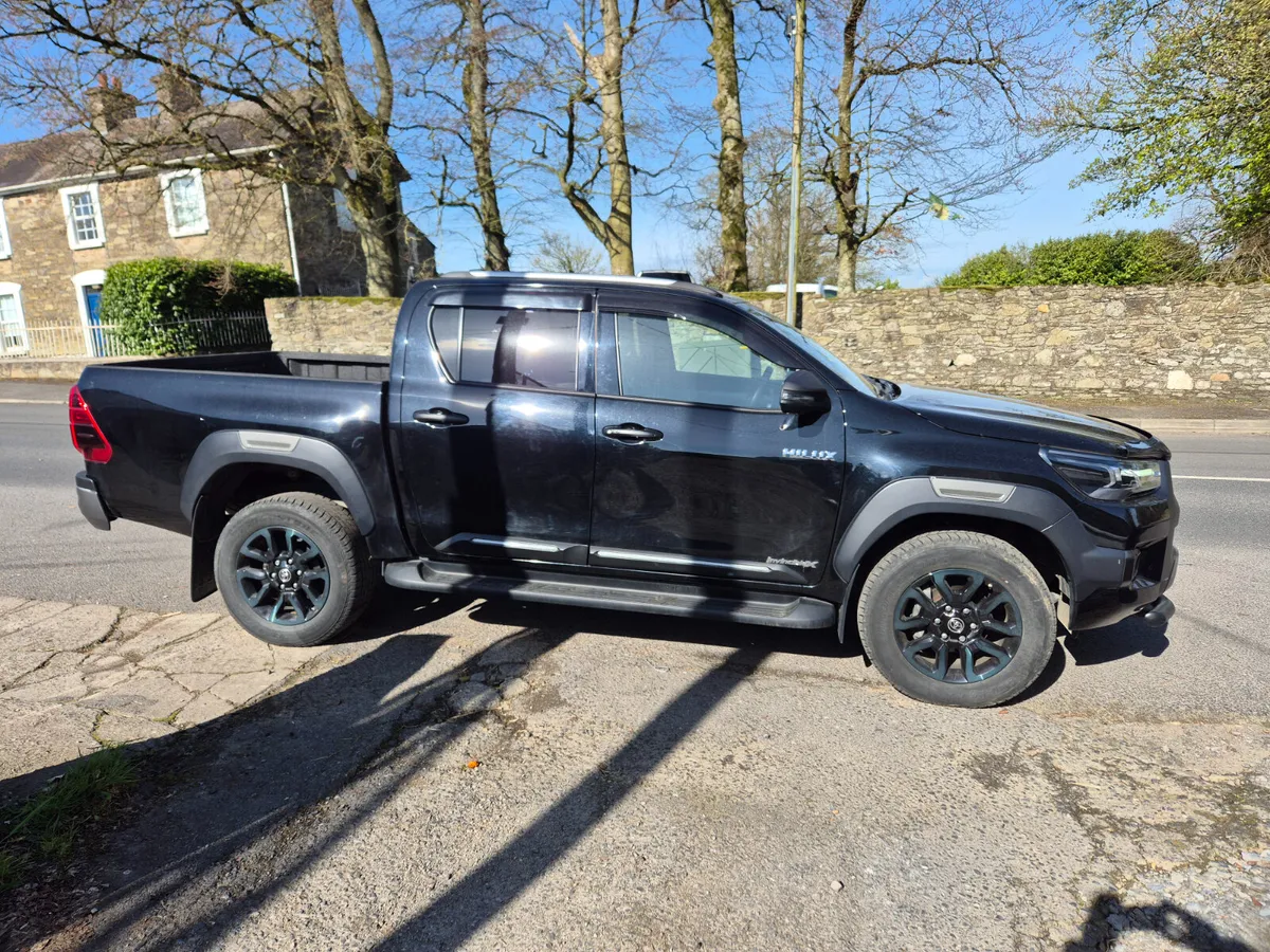 Toyota Hilux 2025 - Image 2