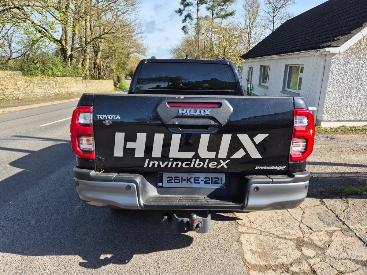 Toyota Hilux 2025 - Image 3