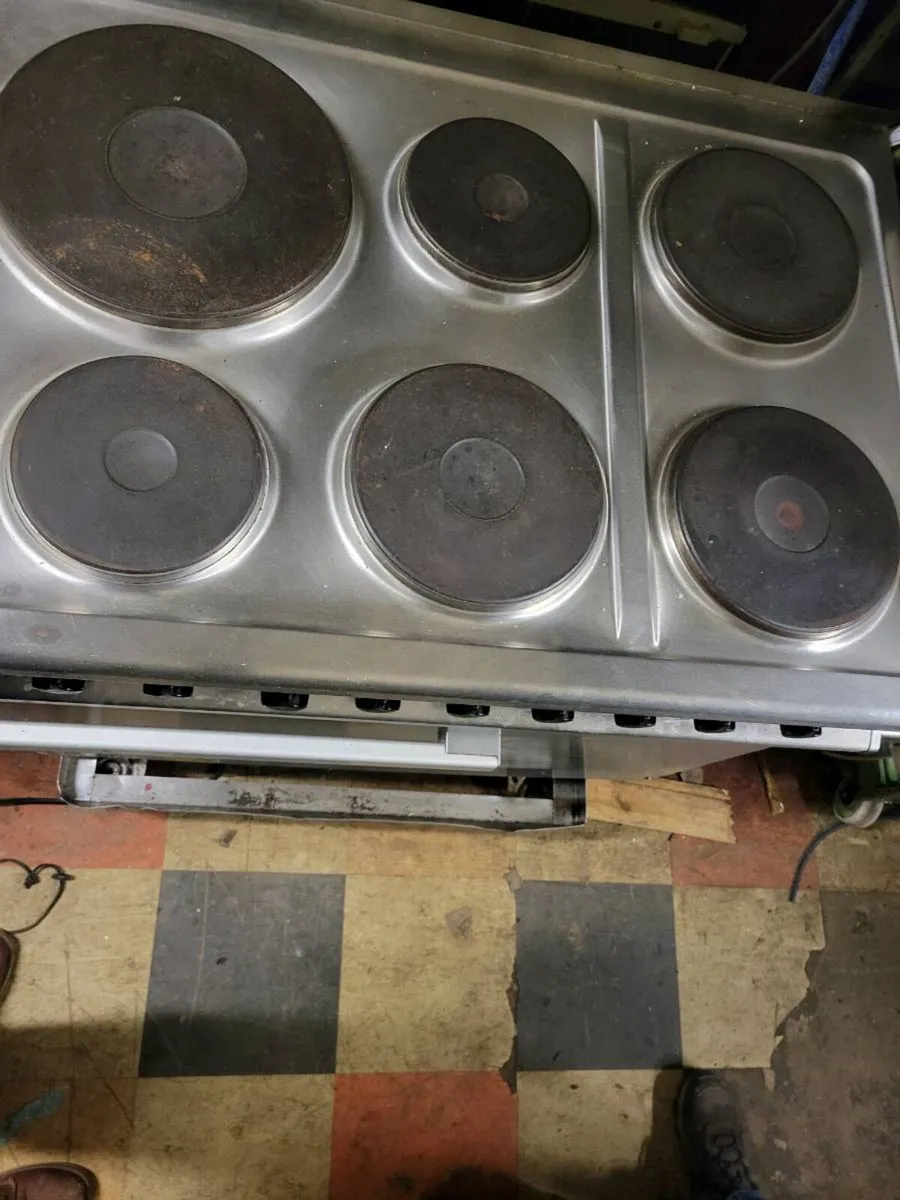 Cooker Electric Commercial 6 Hob - Image 3