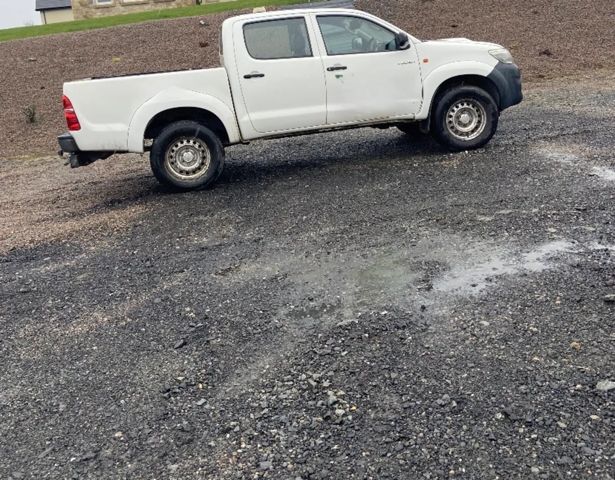 Selection of Toyota Hilux's 2015-2018 - Image 4