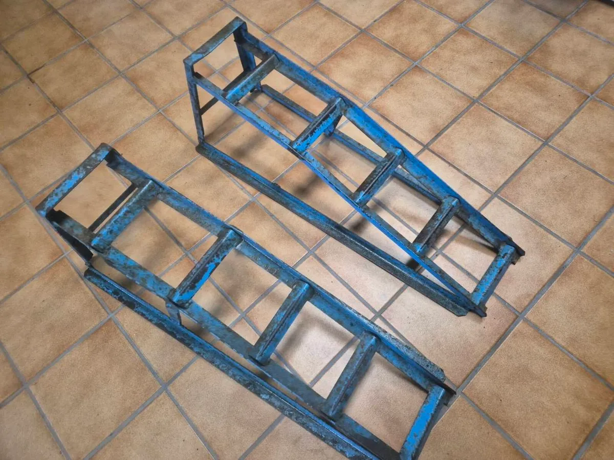 Car Ramps Bmw Wheel and new Aerial  Toyota Hilux - Image 1