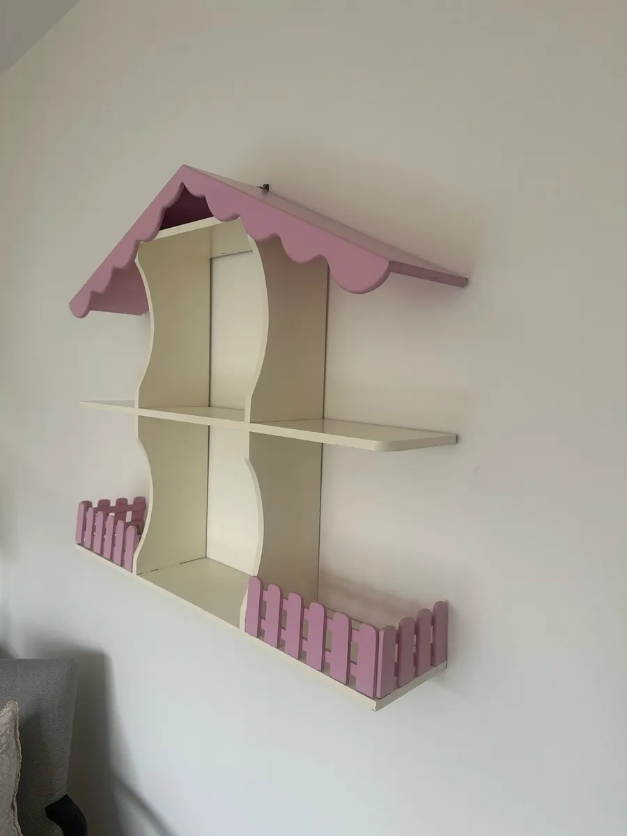 Dolls house style pink/ecru display shelf - Image 2