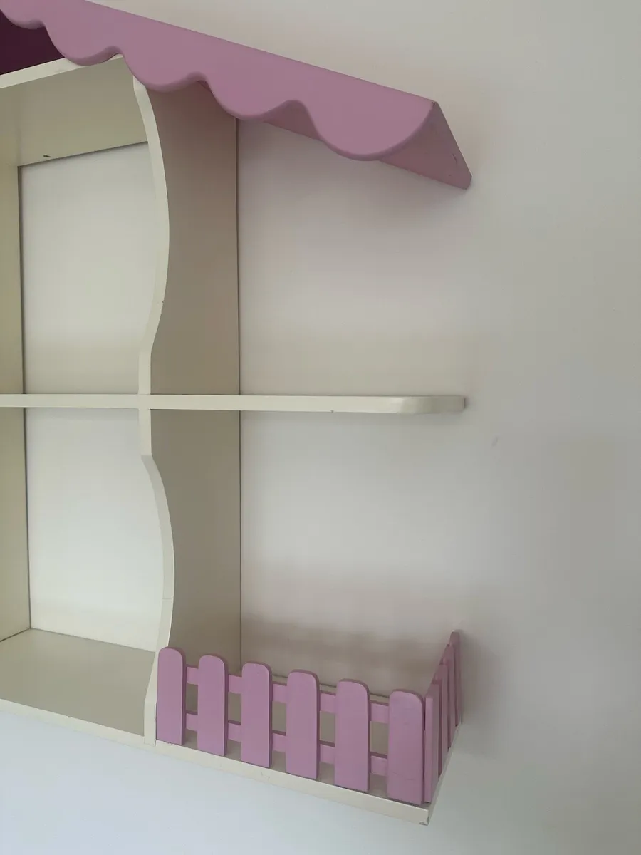 Dolls house style pink/ecru display shelf - Image 3
