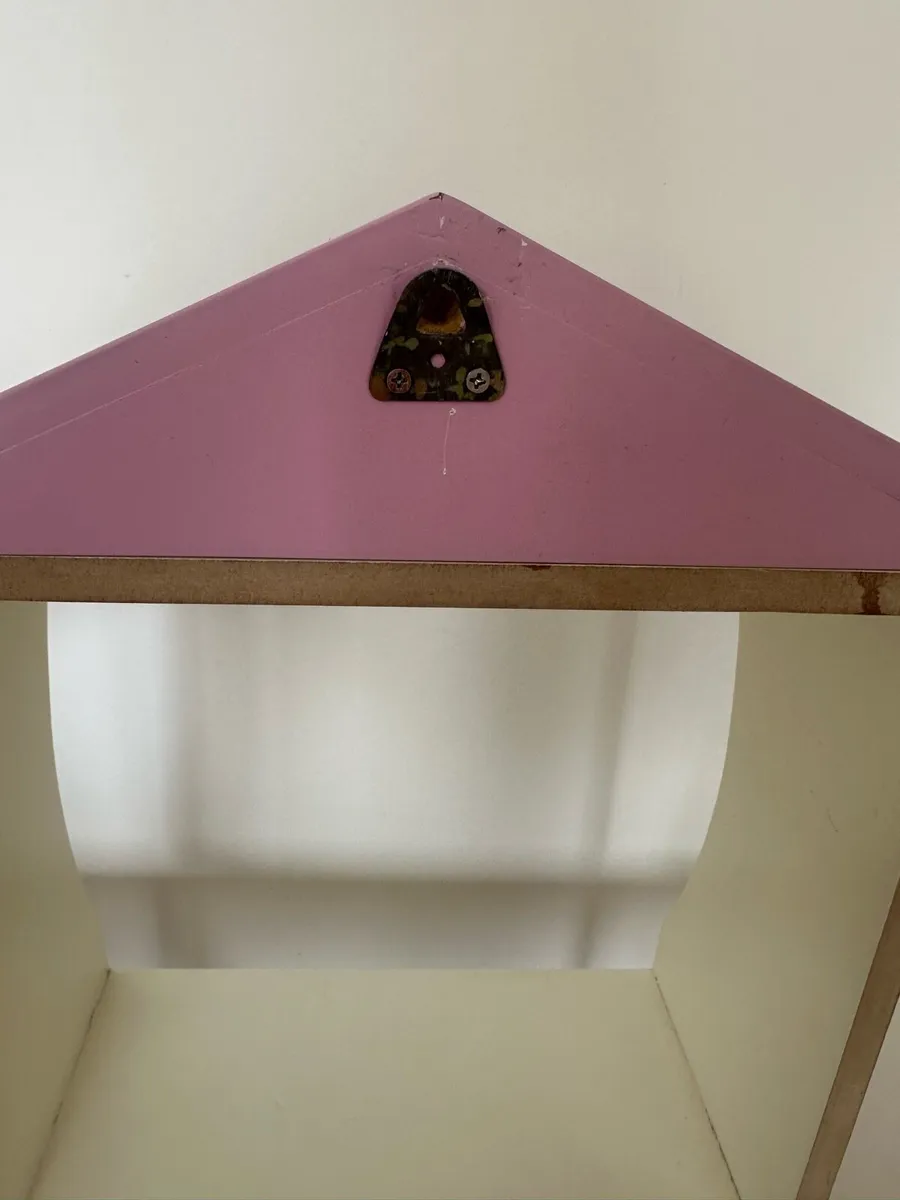 Dolls house style pink/ecru display shelf - Image 4