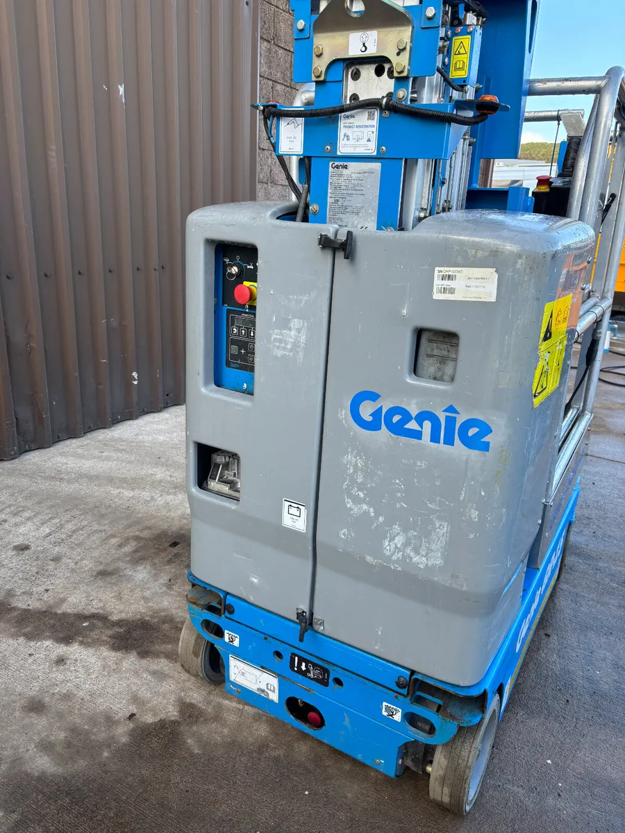 2018 Genie GR-15 Runabout Personnel Lift - Image 4