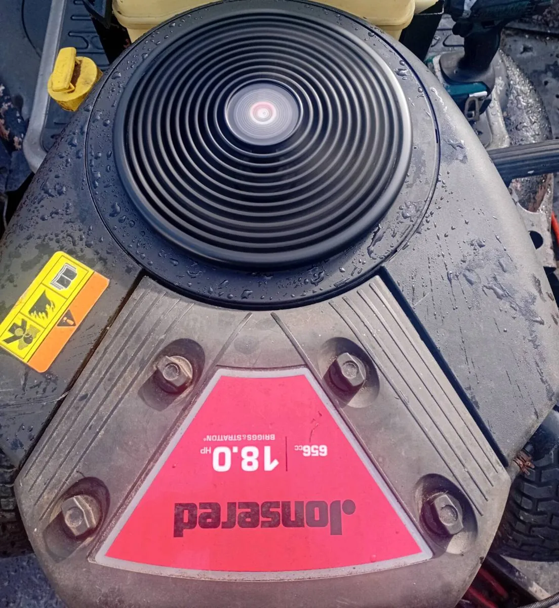 Ride on lawnmower engine