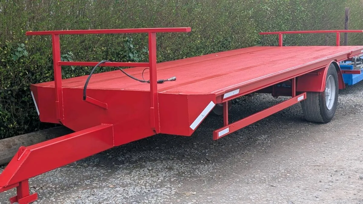 22 ft flat/ bale trailer - Image 2