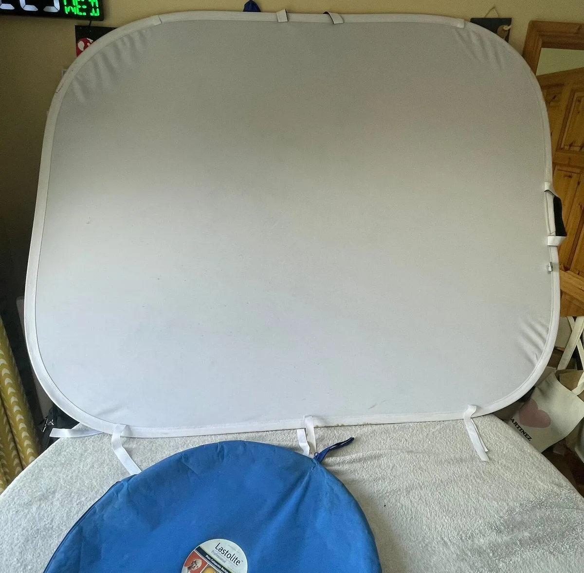 Lastolite plain collapsible background - Image 1